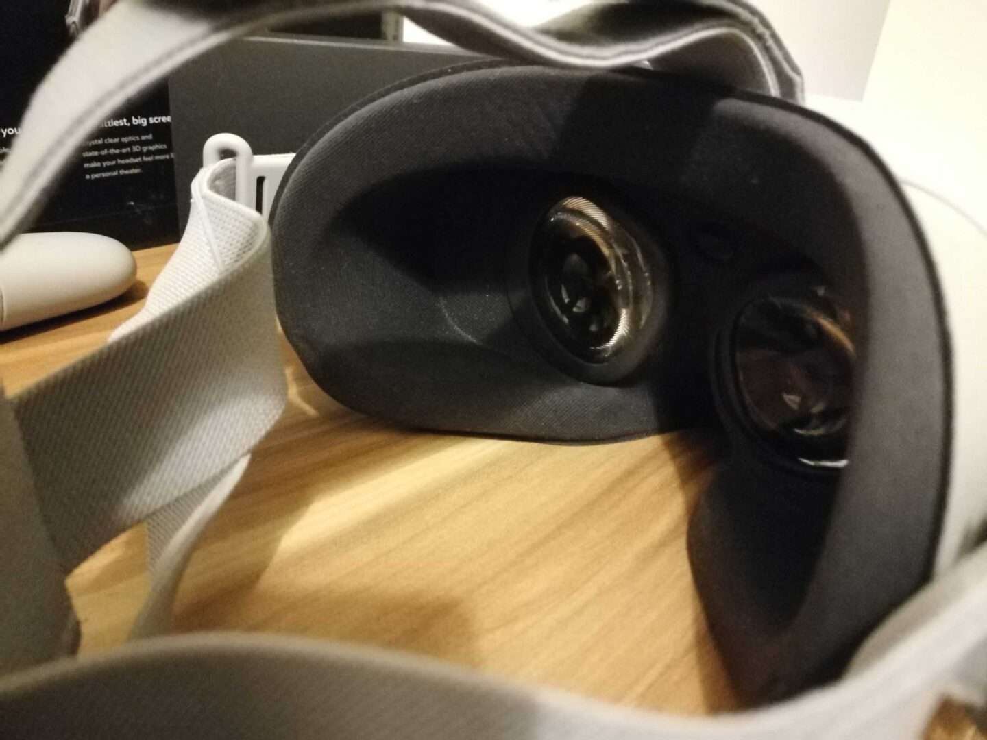 oculus go looking at the lenses